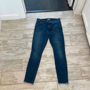 Mother size 27 like new. High waisted looker ankle fray.